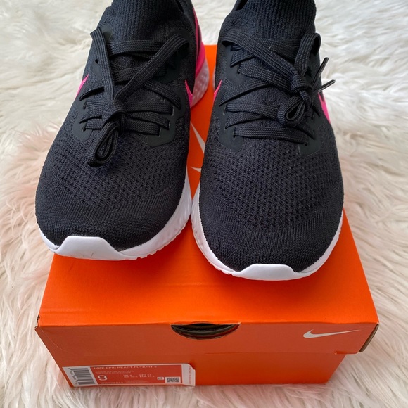 ✔️Nike Epic React Flyknit 2 - Picture 3 of 3
